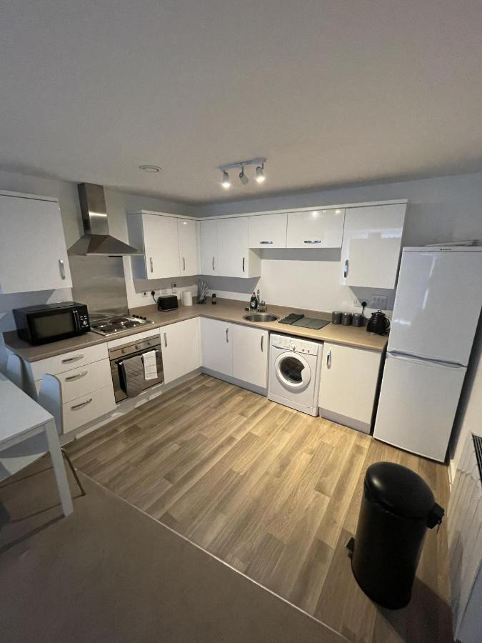 Modern 2-Bed Apartment In The Heart Of Salford Quays Exterior foto